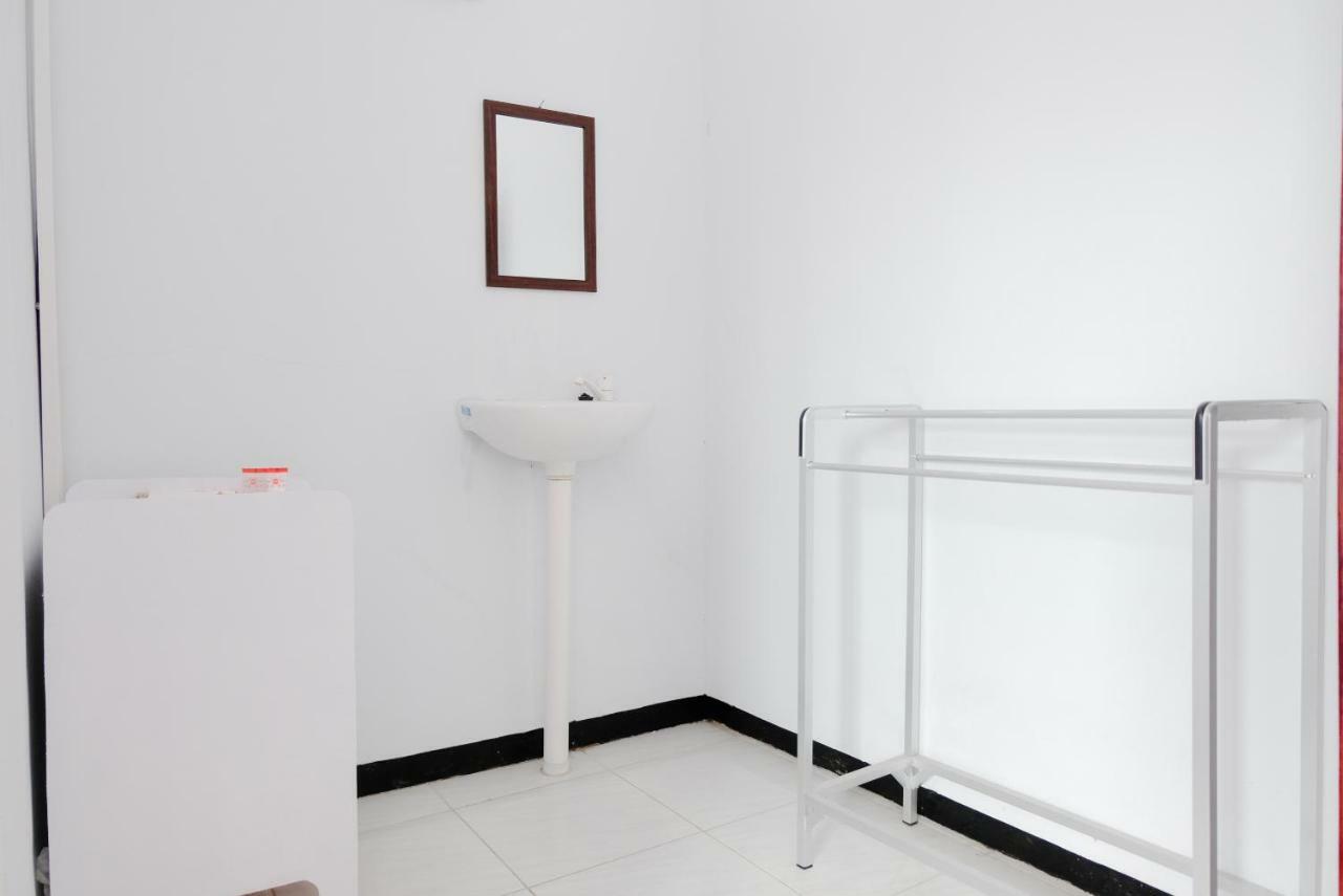 Hotel Reddoorz Syariah @ Puncak Buring 2*
